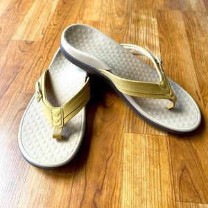 Vionic Sandals Yellow Size 9